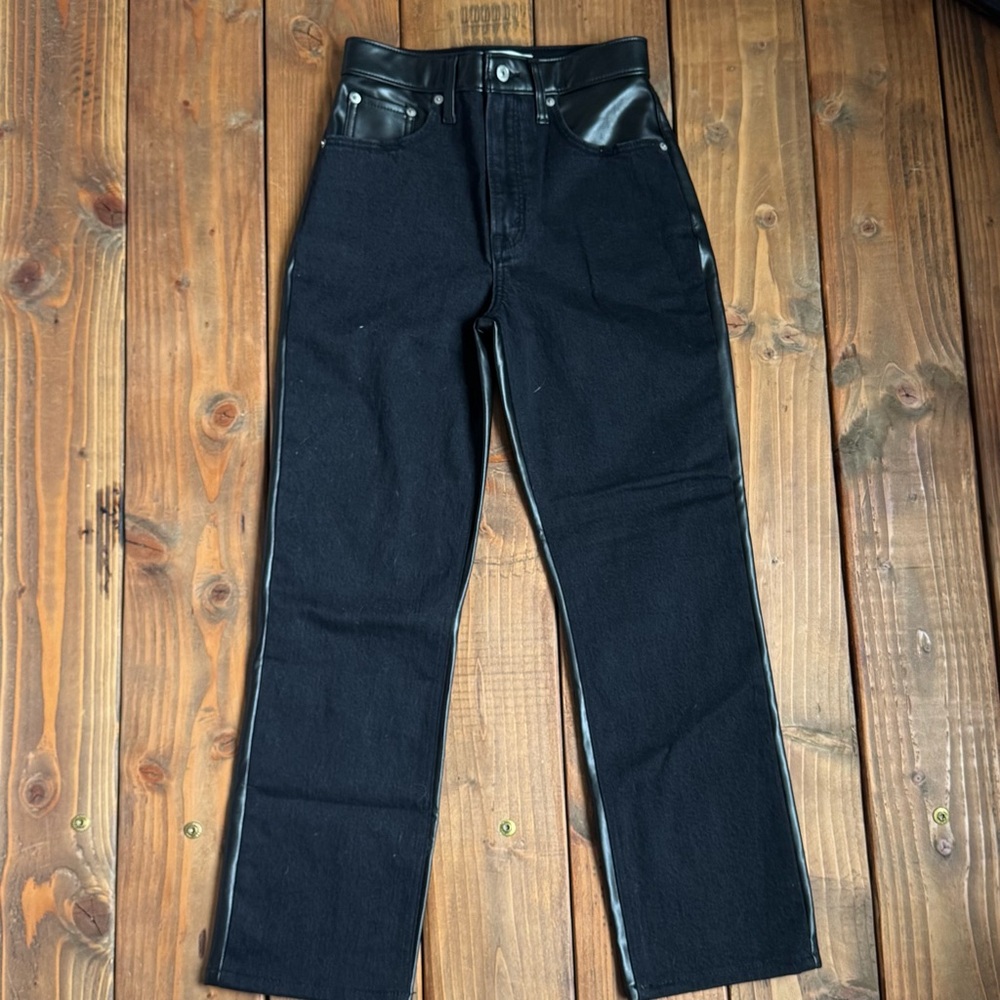 Abercrombie & Fitch The 90’s Straight Ultra High Rise Jeans Mixed Fabric Leather - Picture 2 of 4